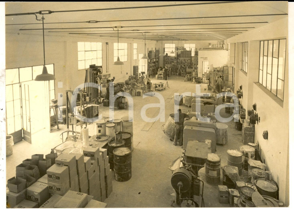Fotografia d epoca originale 1960 ca CAGLIARI Stabilimento VE.CO Salone miscele coloranti Fotografia 18x13 1