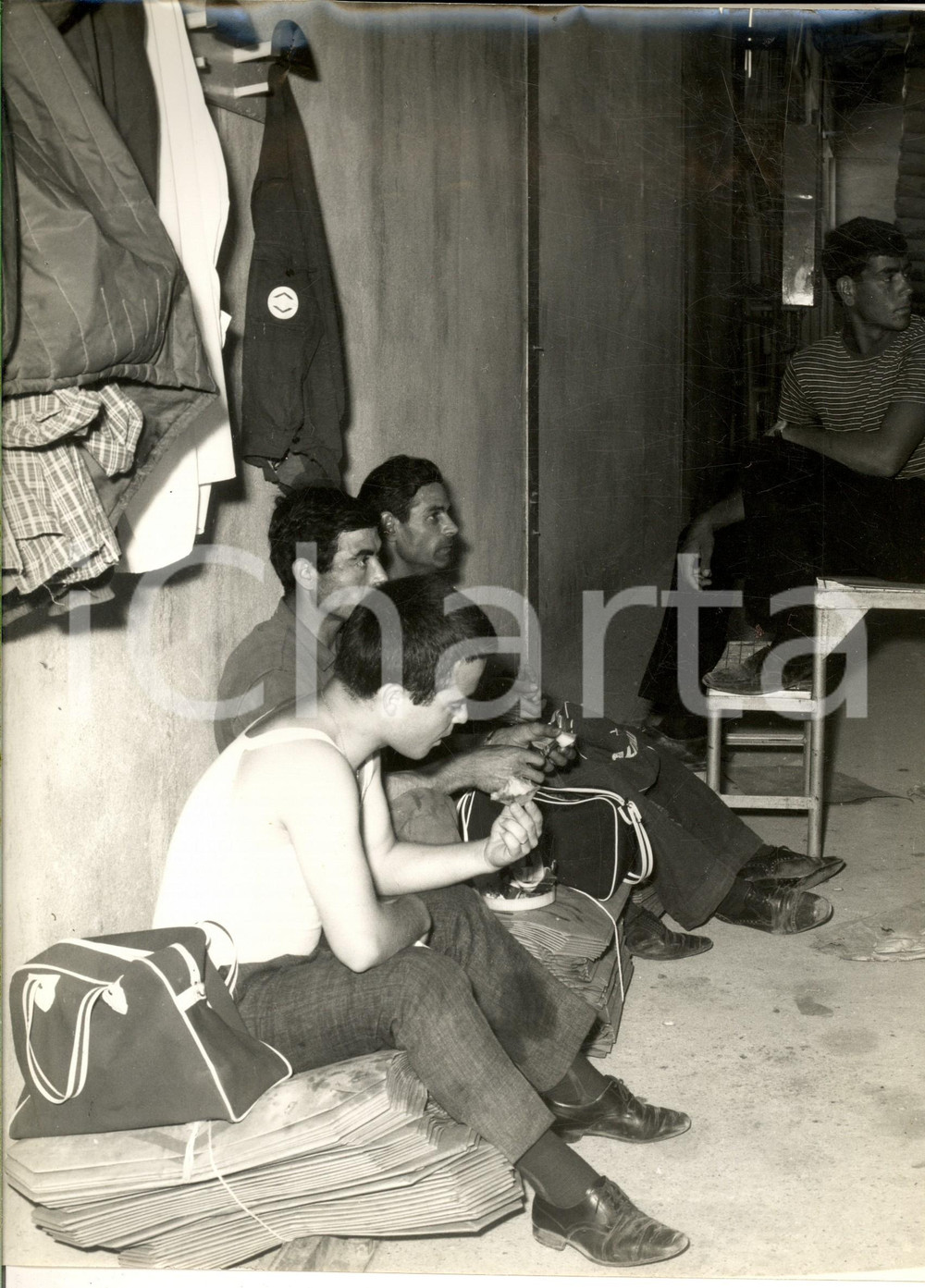 Fotografia d epoca originale 1960 ca SARDEGNA Gruppo di operai durante una pausa Foto ARTISTICA 22x34 cm 1