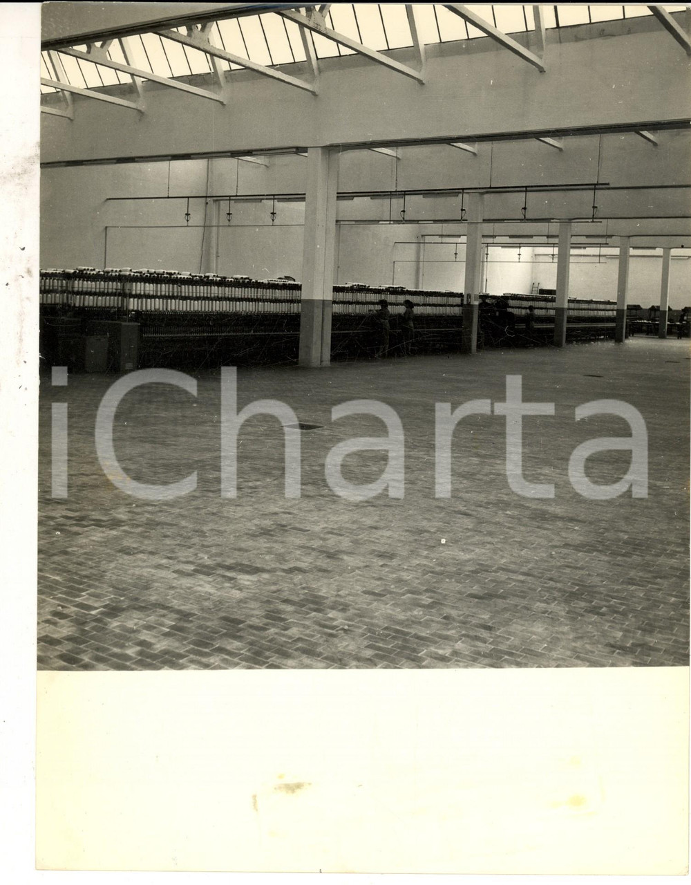 Fotografia d epoca originale 1959 CAGLIARI ELMAS Interno di un cotonificio al lavoro Foto 18x24 cm 1