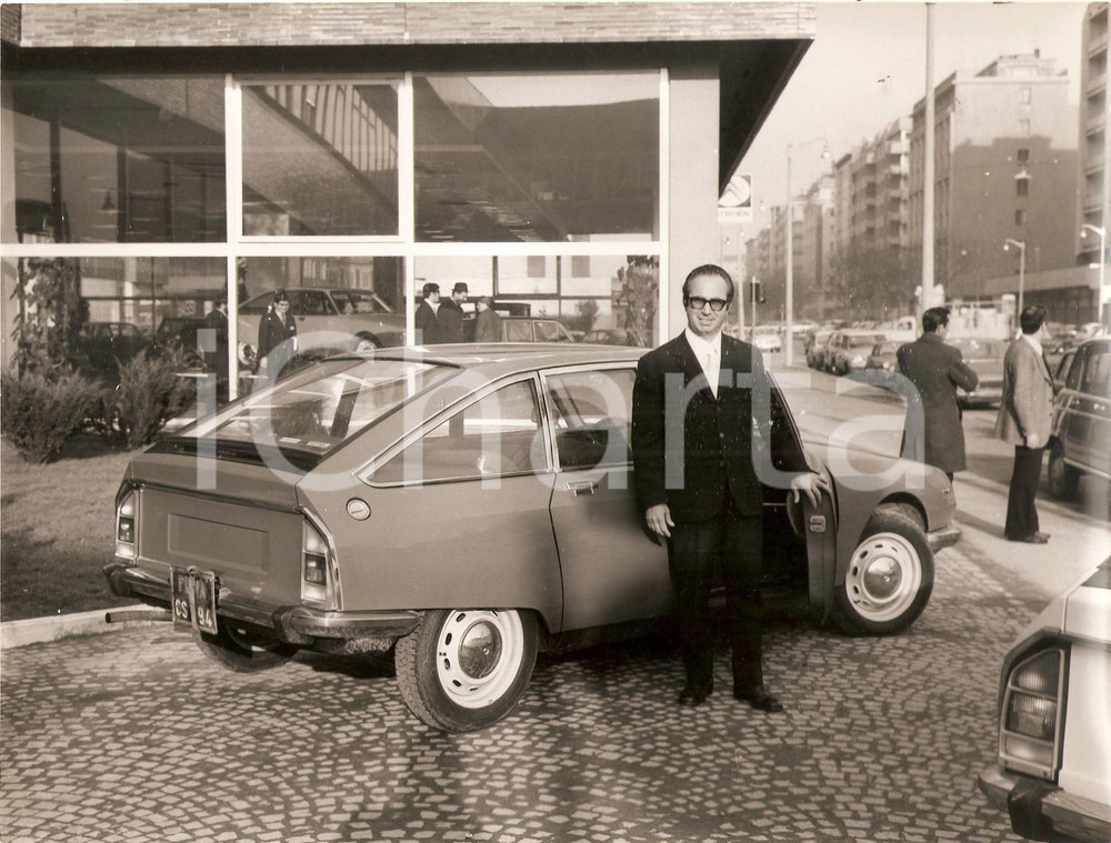 Fotografia d epoca originale 1970 ca TORINO Citroen GS in esposizione dal concessionario Foto 24x18 cm 1