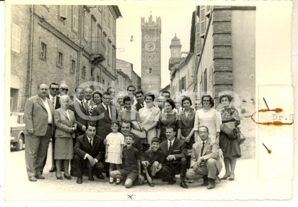 Fotografia d epoca originale 1965 ca SANTA VITTORIA IN MATENANO Gruppo di farmacisti durante un convegno FOTO 1