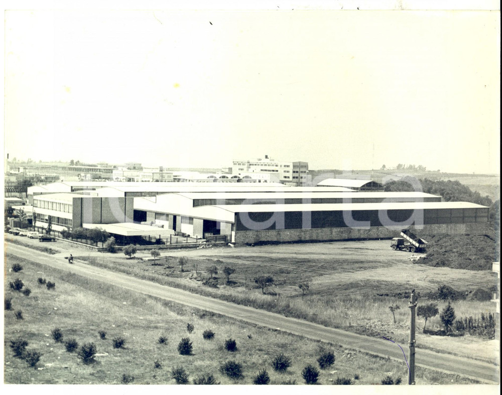 Fotografia d epoca originale 1965 ca POMEZIA RM Veduta dello stabilimento FEAL SUD Fotografia 24x18 1
