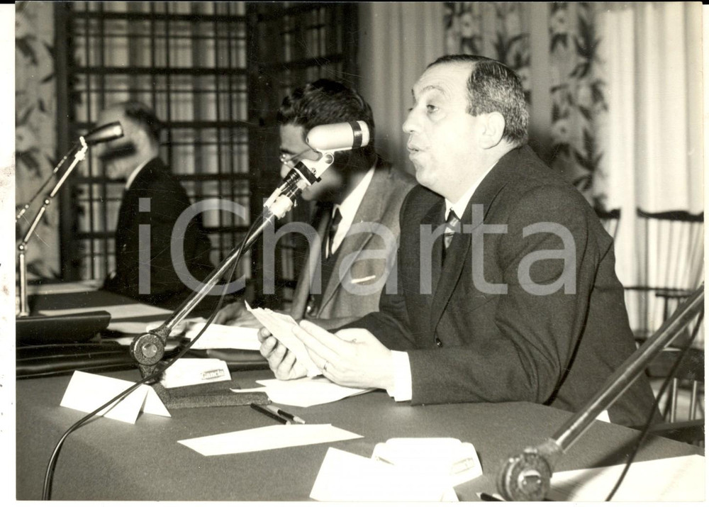 Fotografia d epoca originale 1960 ca SARDEGNA Presidente Giovanni DEL RIO durante una riunione Foto 18x13 1