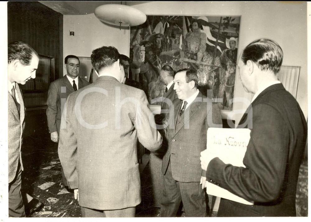 Fotografia d epoca originale 1960 ca SARDEGNA Presidente Giovanni DEL RIO saluta la sua giunta Foto 18x13 1
