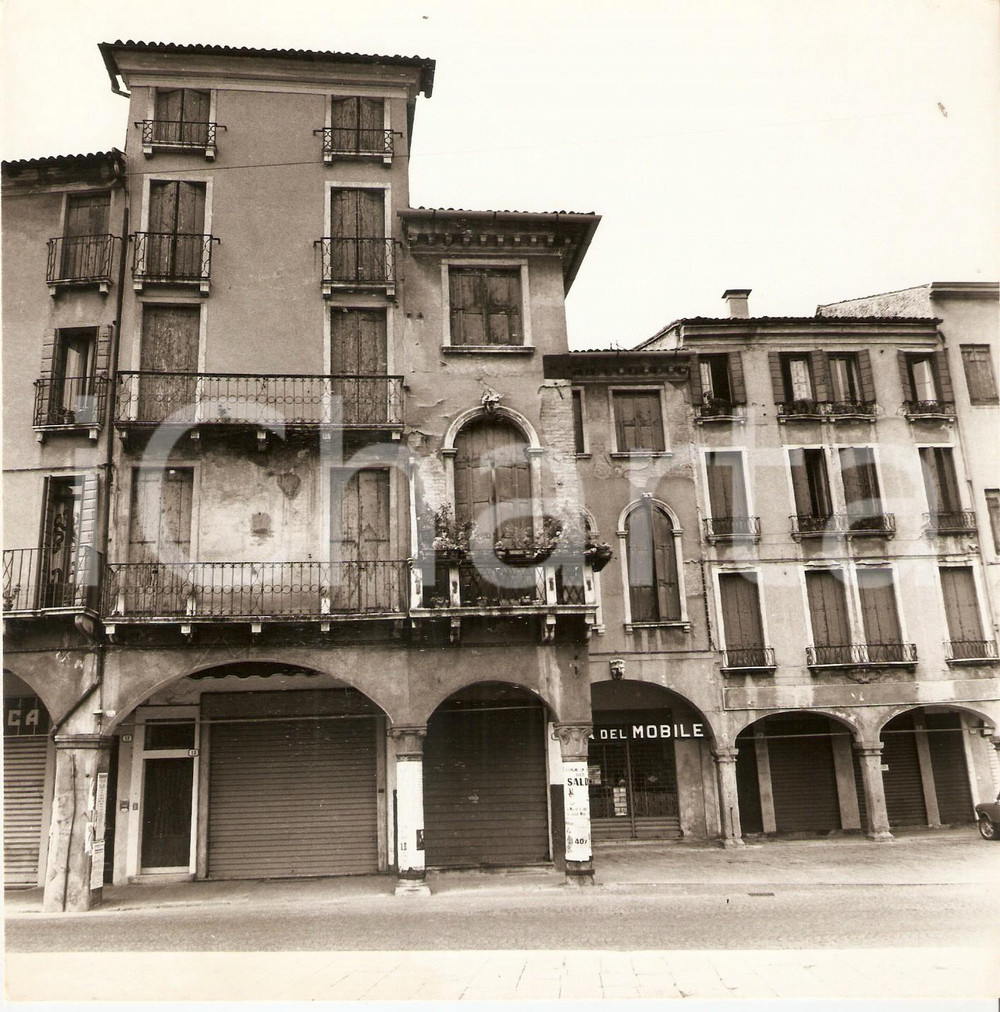 Fotografia d epoca originale 1977 PADOVA Scorcio dei portici  Negozio Fiera del Mobile Foto 18x18 cm 1