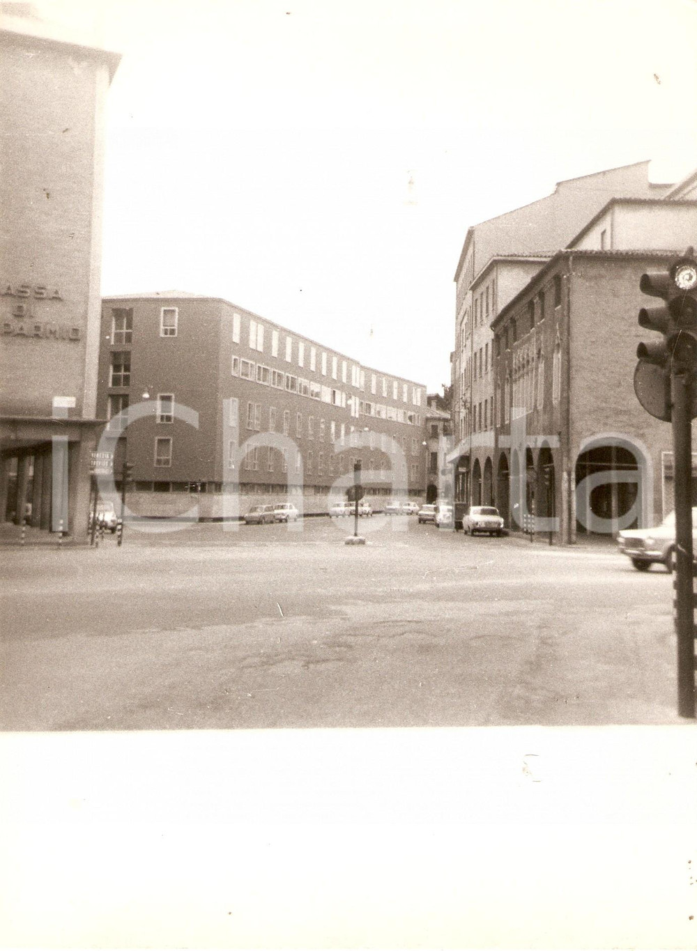 Fotografia d epoca originale 1975 ca PADOVA Scorcio cittadino con CASSA DI RISPARMIO Foto 17x24 cm 1