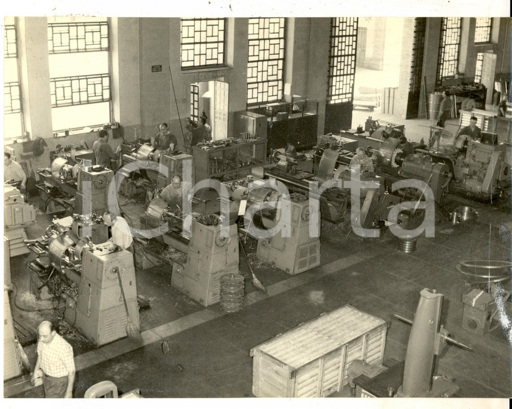 Fotografia d epoca originale 1960 ca PARMA Ditta Tito MANZINI Veduta reparto macchine utensili Foto 24x18 cm 1