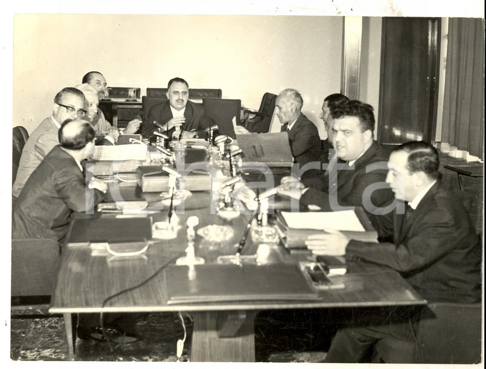 Fotografia d epoca originale 1960 ca CAGLIARI Presidente Regione SARDEGNA Efisio CORRIAS alla riunione Giunta 1