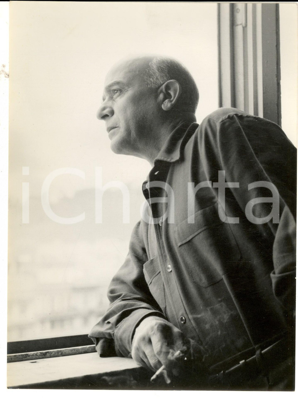 Fotografia d epoca originale 1960 ca ROMA Ritratto del pittore Antonio CORPORA alla finestra Foto 18x24 1