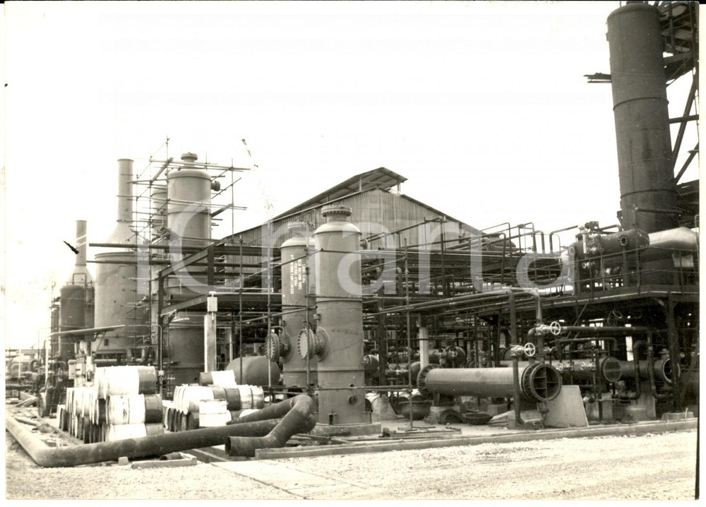 Fotografia d epoca originale 1965 ca PORTO TORRES Veduta di uno stabilimento meccanico Foto 18x13 cm 1