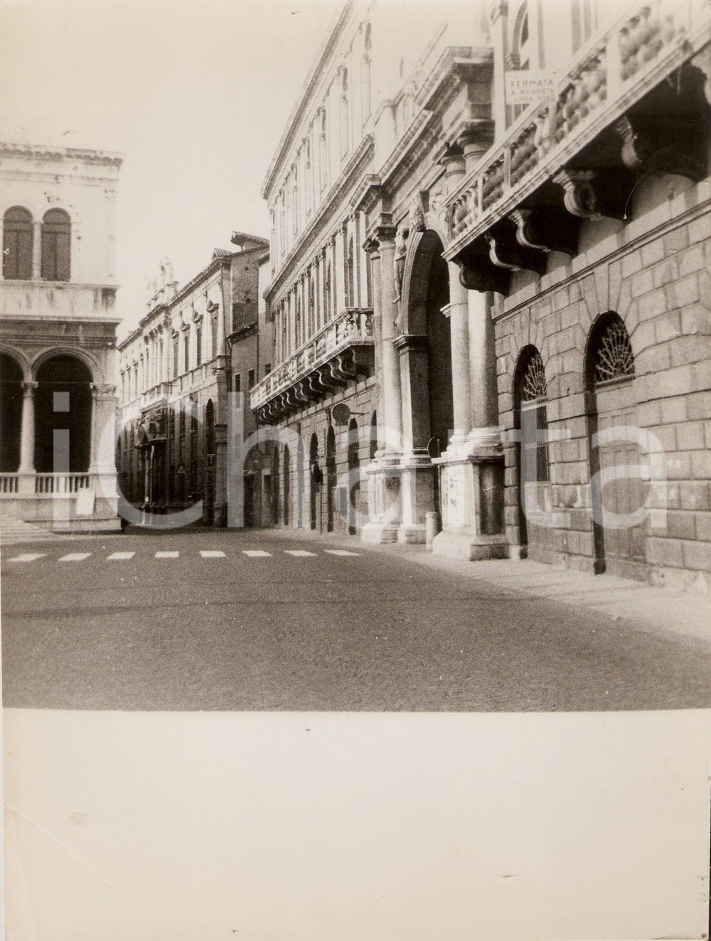 Fotografia d epoca originale 1975 ca PADOVA Scorcio del centro storico della città Foto 17x23 cm 1
