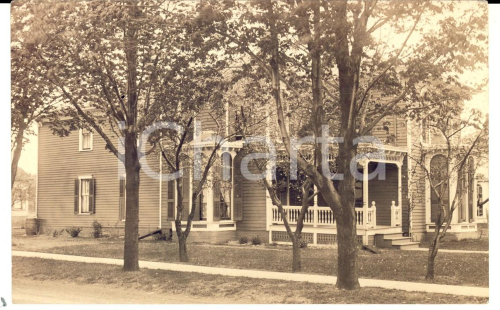 Fotografia d epoca originale 1910 ca USA A typical old house in a village Real photo postcard RPPC VINTAGE 1
