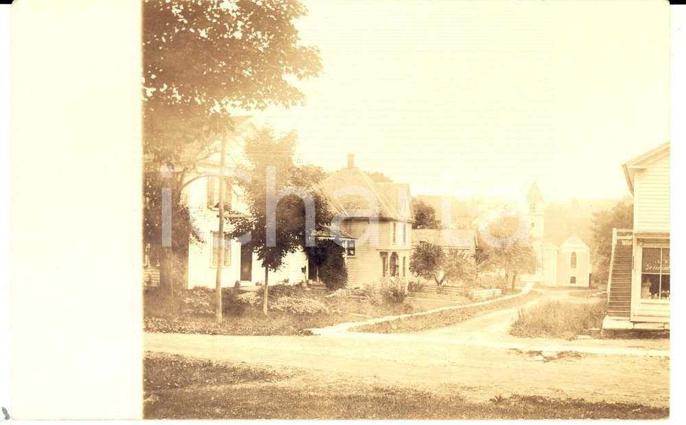 Fotografia d epoca originale 1910 ca USA An old village with its church Real photo postcard RPPC VINTAGE 1