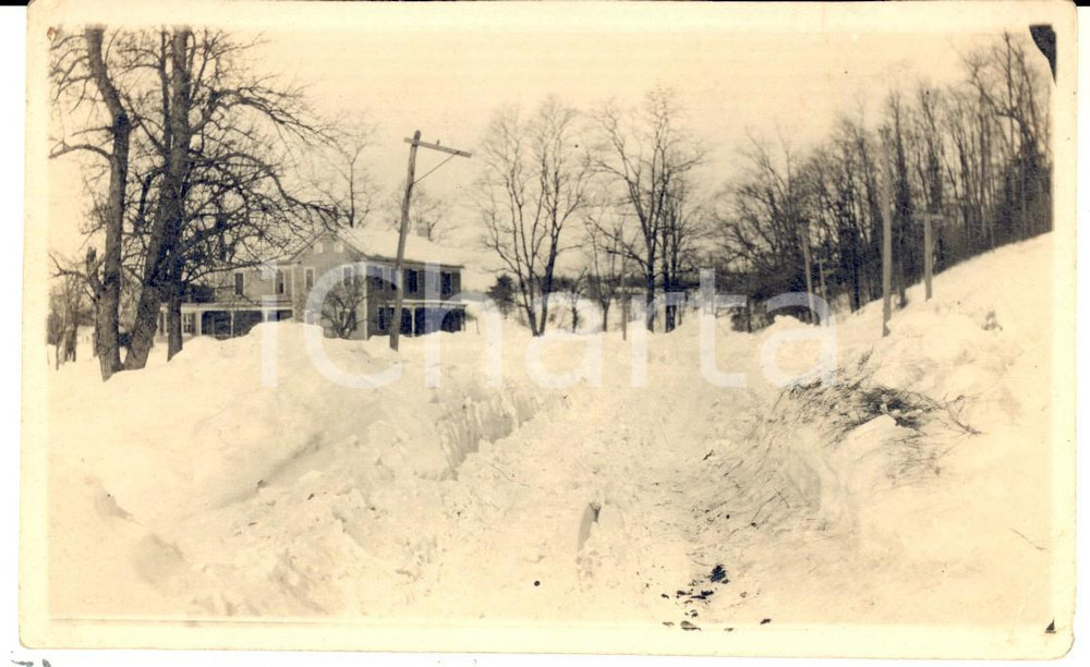 Fotografia d epoca originale 1910 ca USA An old village under the snow Real photo postcard RPPC VINTAGE 1