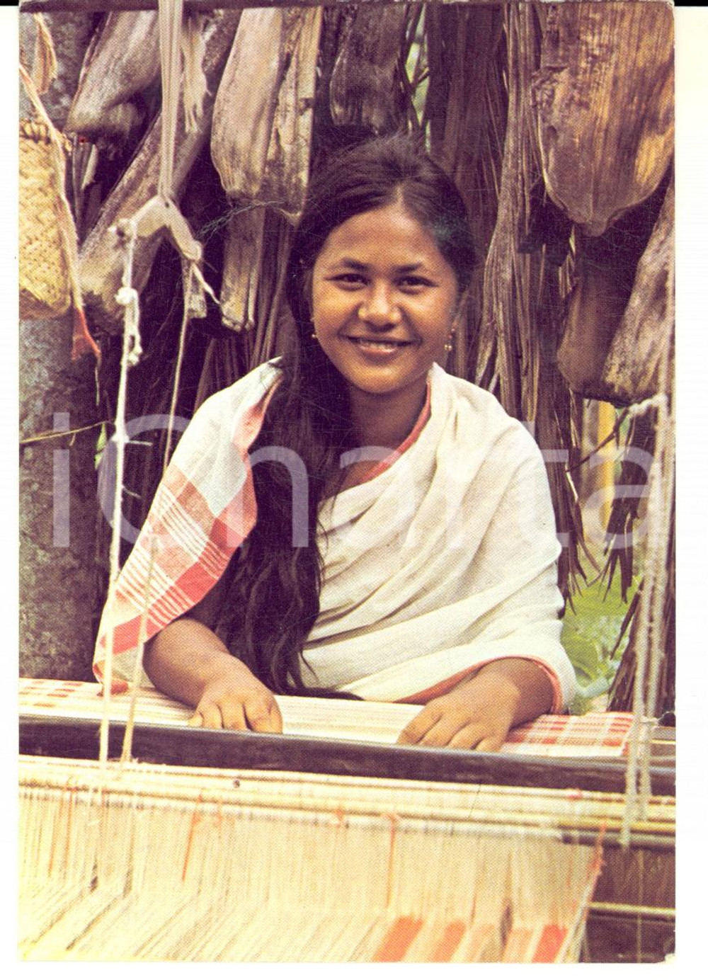 1982 ASSAM INDIA Ragazza al telaio *Cartolina Missioni Italiane SHILLONG FG