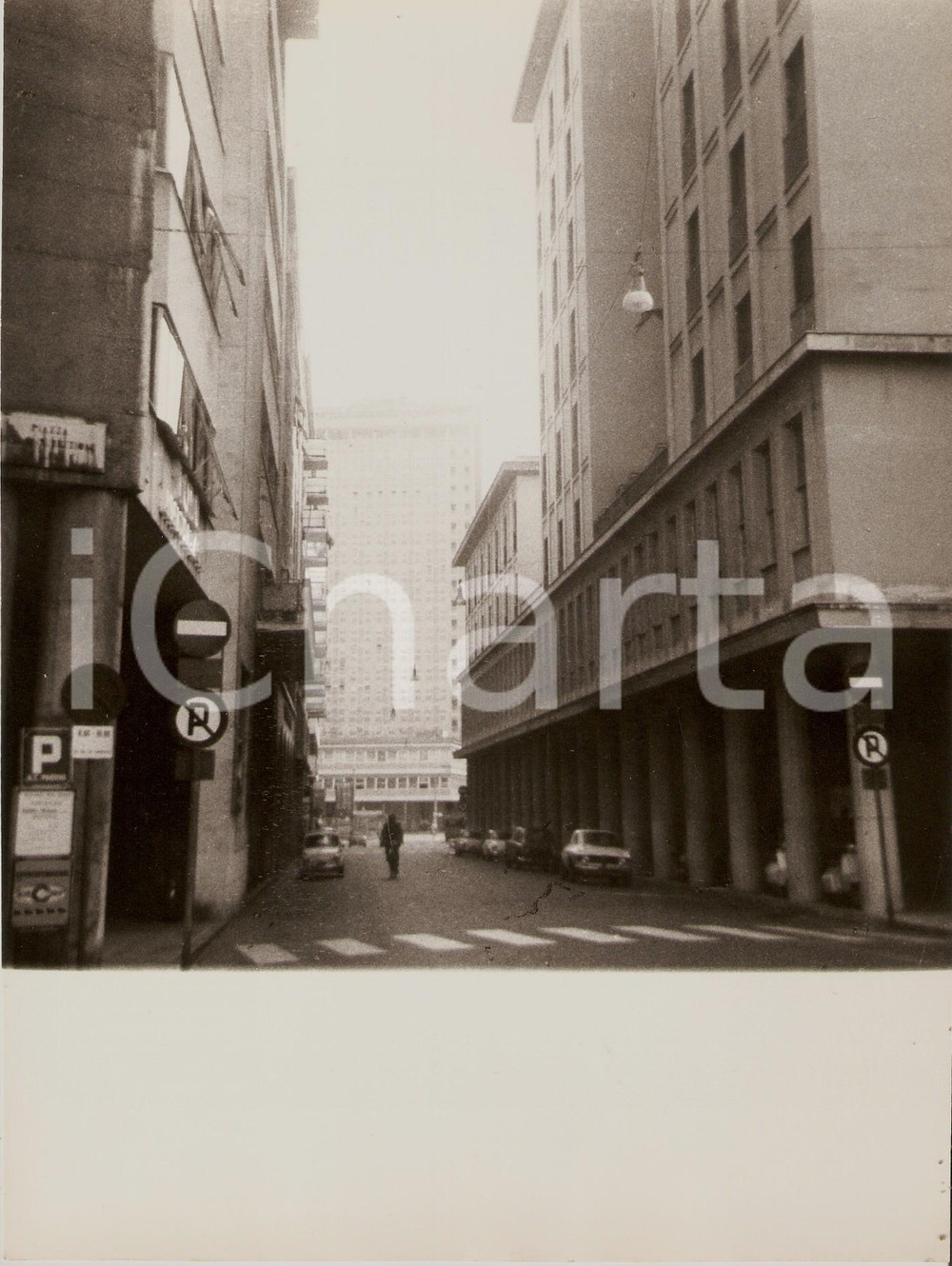 Fotografia d epoca originale 1975 ca PADOVA Scorcio della cittÃ  con grattacielo EUROPA Foto 17x23 cm 1