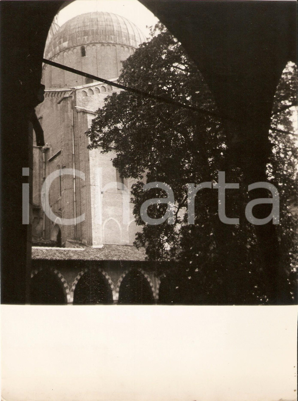 Fotografia d epoca originale 1975 ca PADOVA Cupola della basilica di SANT ANTONIO vista dal chiostro Foto 1