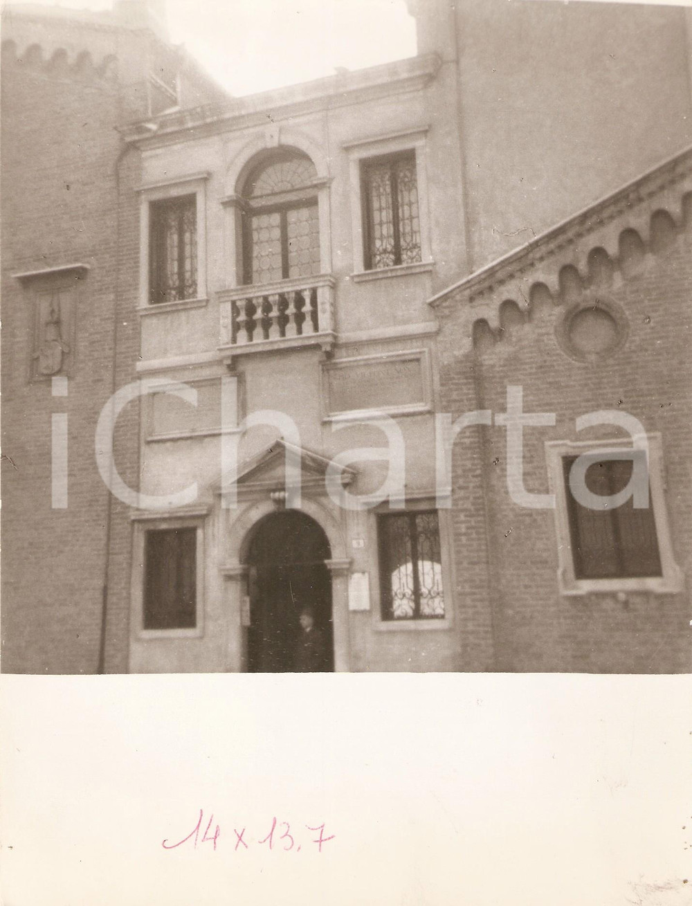 Fotografia d epoca originale 1975 ca PADOVA Scorcio della cittÃ  con palazzo storico Foto 17x23 cm 1