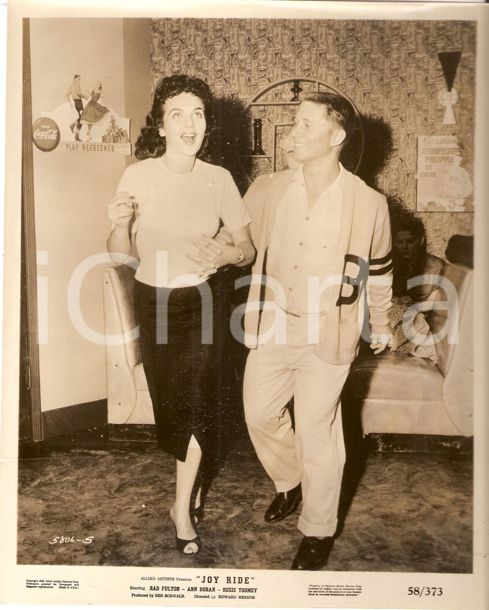 Fotografia d epoca originale 1958 JOY RIDE Ann DORAN dances with a college boy  COCA COLA plate Photo 1