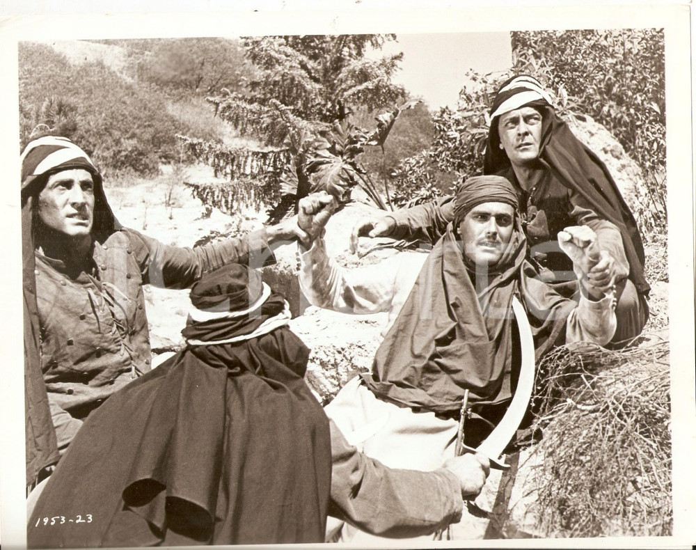 Fotografia d epoca originale 1965 SWORD OF ALI BABA Peter MANN trapped by raiders  Movie Virgil VOGEL Photo 1