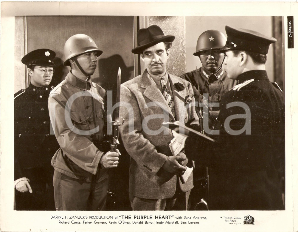 Fotografia d epoca originale 1944 THE PURPLE HEART Martin GARRALAGA interrogated by chinese soldiers Foto 1