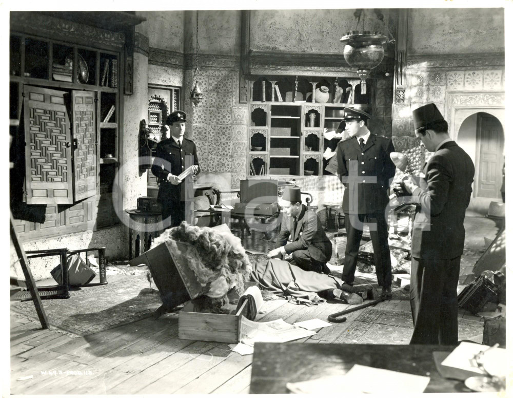 Fotografia d epoca originale 1955 STORM OVER THE NILE Movie by Zoltan KORDA Terence YOUNG Corpse on the floor 1