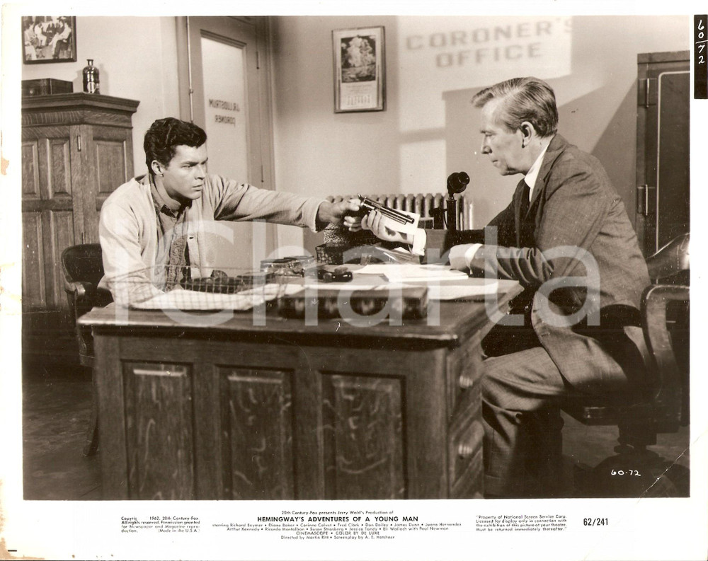 Fotografia d epoca originale 1962 HEMINGWAY S ADVENTURES OF A YOUNG MAN Richard BEYMER at coroner office Foto 1