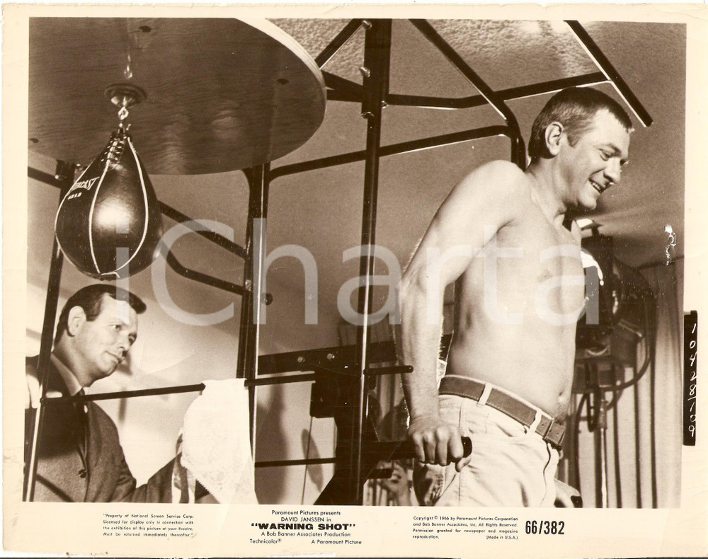 Fotografia d epoca originale 1967 WARNING SHOT David JANSSEN George GRIZZARD at the gym  Movie by Buzz KULIK 1