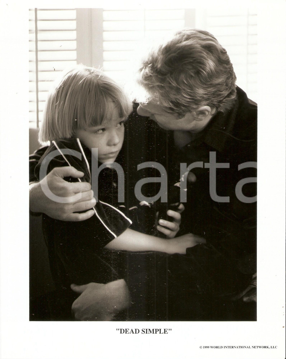 Fotografia d epoca originale 1999 DEAD SILENT Movie by Roger CARDINAL Grandfather hugs his grandson Foto 1
