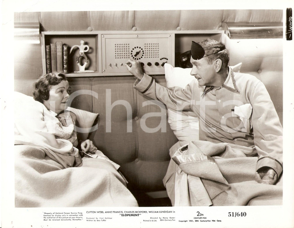 Fotografia d epoca originale 1951 ELOPEMENT  Margalo GILLMORE Clifton WEBB turn on radio bed Foto 25x20 cm 1