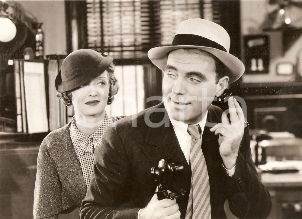 Fotografia d epoca originale 1950 ca USA  CINEMA Girl looks at a man at the phone Photo 22x16 cm 1