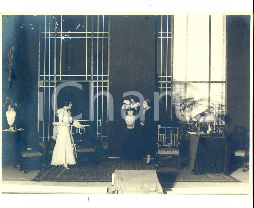 Fotografia d epoca originale 1930 ca NAPOLI TEATRO Scena dramma borghese con madre e figlia Foto 24x18 1