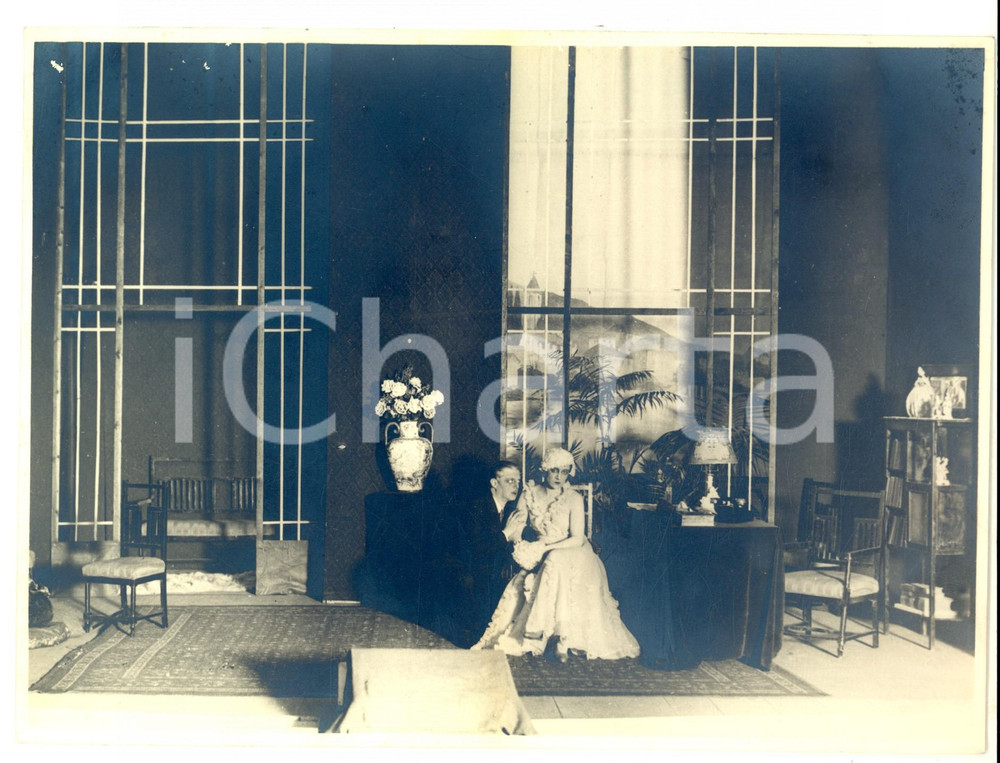 Fotografia d epoca originale 1930 ca NAPOLI TEATRO Dramma borghese  Scena con due amanti Foto 24x18 1