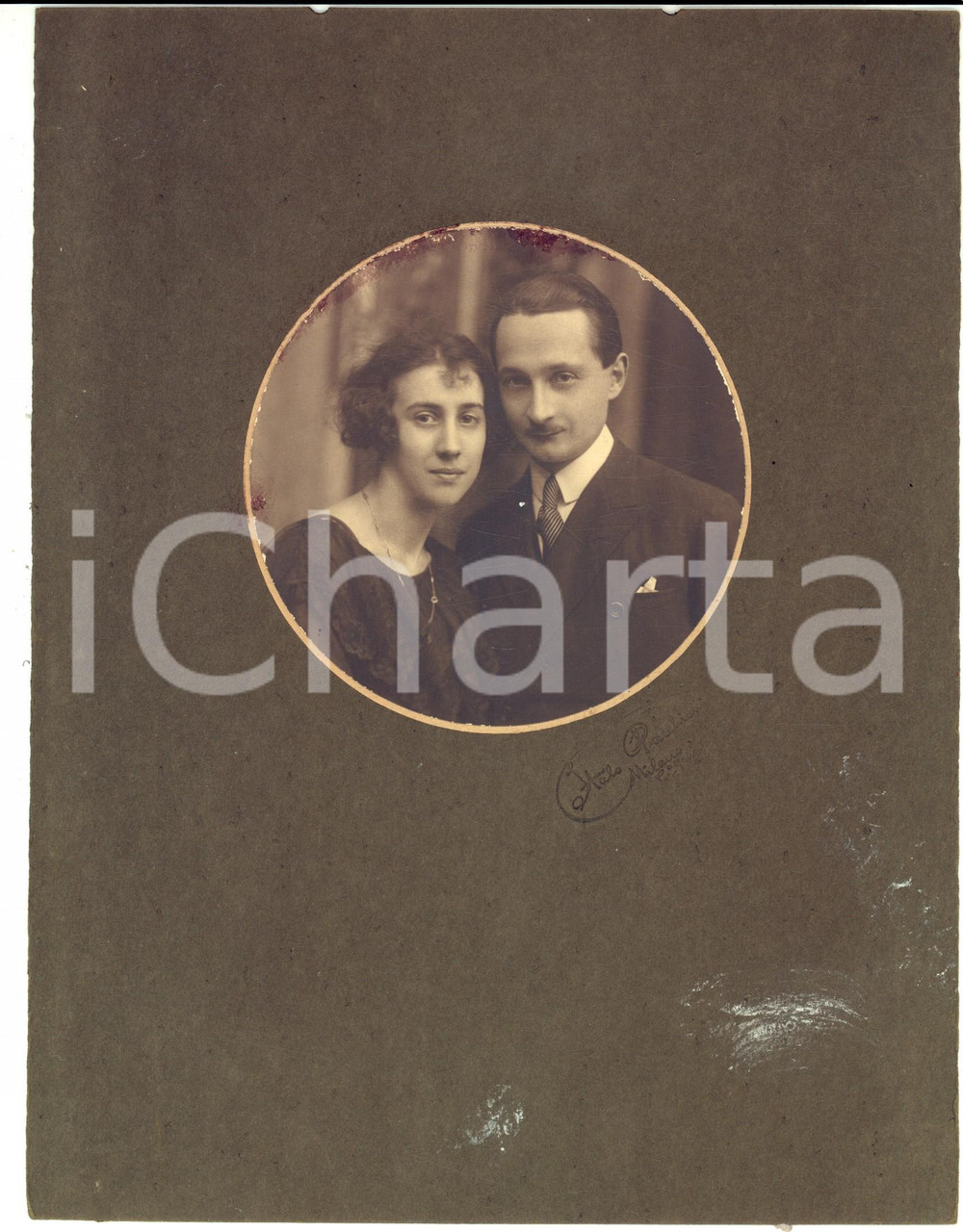 Fotografia d epoca originale 1930 ca MILANO Ritratto di due giovani sposi Foto Italo PACCHIONI 21x27cm 1
