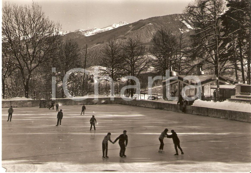 Cartolina originale da collezione 1960 ca CAVALESE TN Pattinatori allo Stadio del Ghiaccio Cartolina FG NV 1