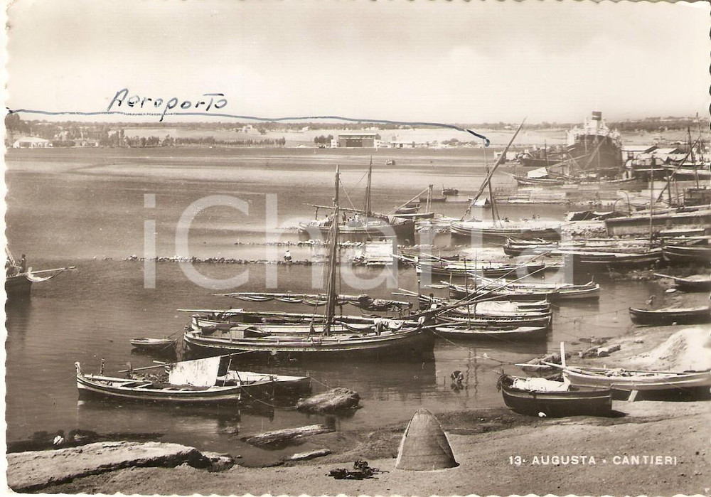 Cartolina originale da collezione 1951 AUGUSTA SR Cantieri navali con aeroporto sullo sfondo Cartolina FG VG 1