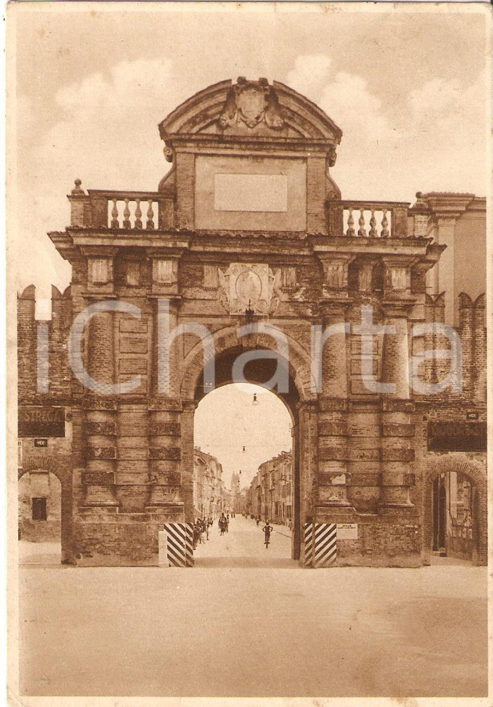 Cartolina originale da collezione 1936 FAENZA RA Veduta di Porta Imolese  Insegna liquore STREGA Cartolina FG 1