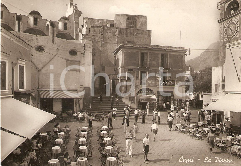 Cartolina originale da collezione 1953 CAPRI Panorama della piazza del turisti e negozio PERUGINA Cartolina FG VG 1
