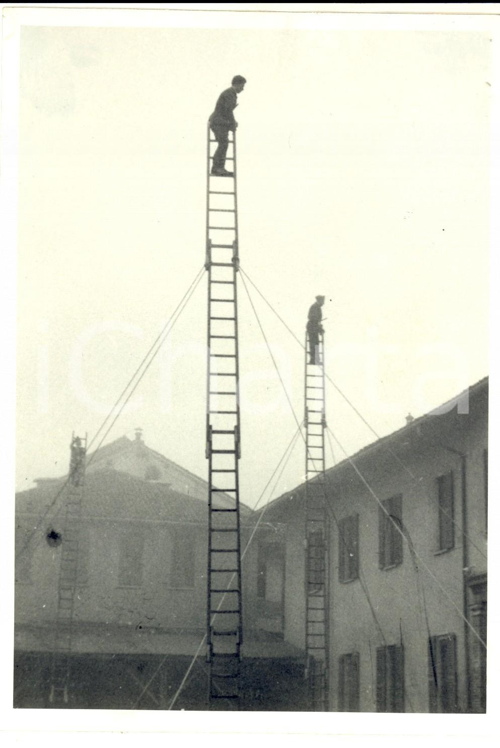 Fotografia d epoca originale 1946 CORNAREDO 1Â°Convegno GinnicoPompieristico Scale controventate Foto 1