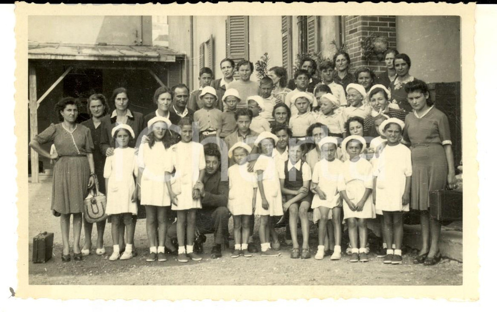 Fotografia d epoca originale 1946 CORNAREDO Dipendenti filanda MAIM con i figli tornati dalla colonia Foto 1