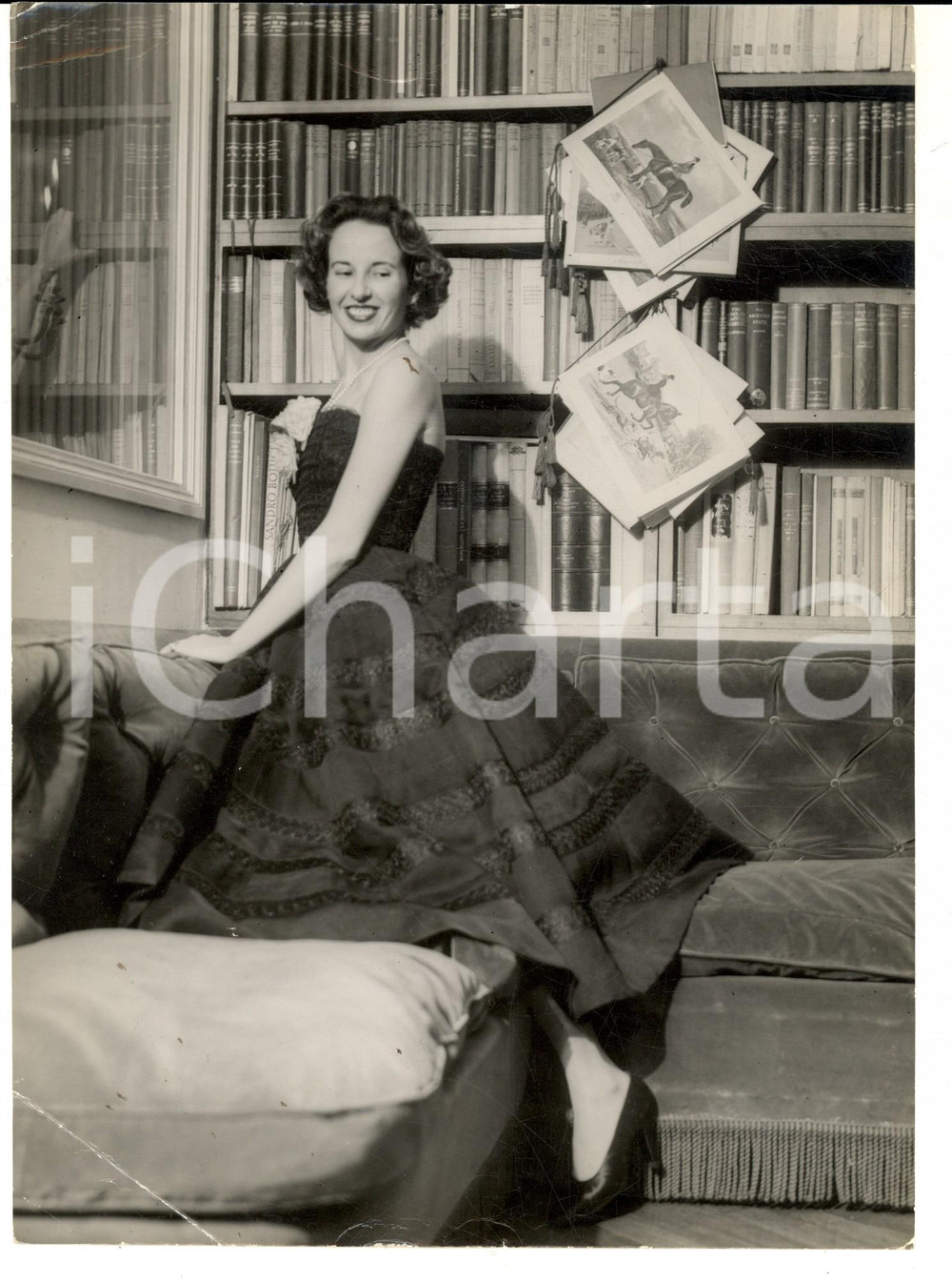 Fotografia d epoca originale 1960 ca MILANO Ritratto di nobildonna in salotto Foto ARTISTICA 18x24 cm 1