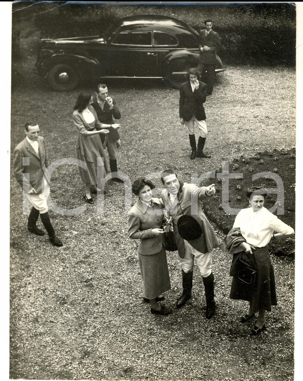 Fotografia d epoca originale 1960 ca AREA DI MILANO NobiltÃ  pronta per la caccia Foto COSTUME 18x24 cm 1