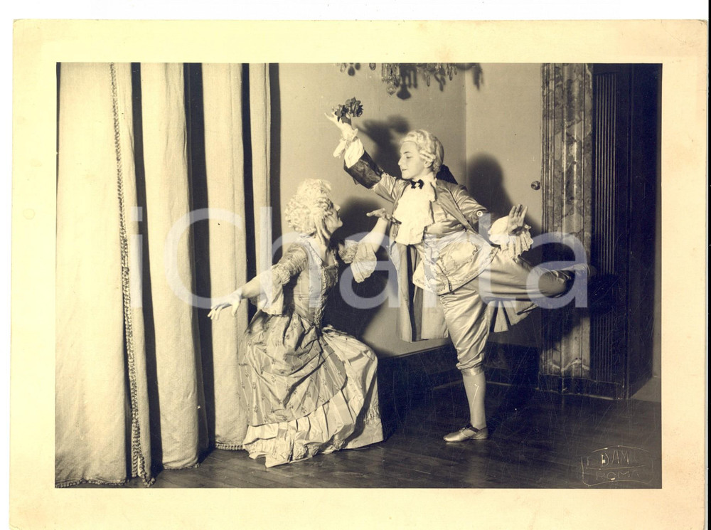 Fotografia d epoca originale 1940 ca ROMA DANZA Coreografia di Tusnelda RISSO con un giovane allievo Foto 1