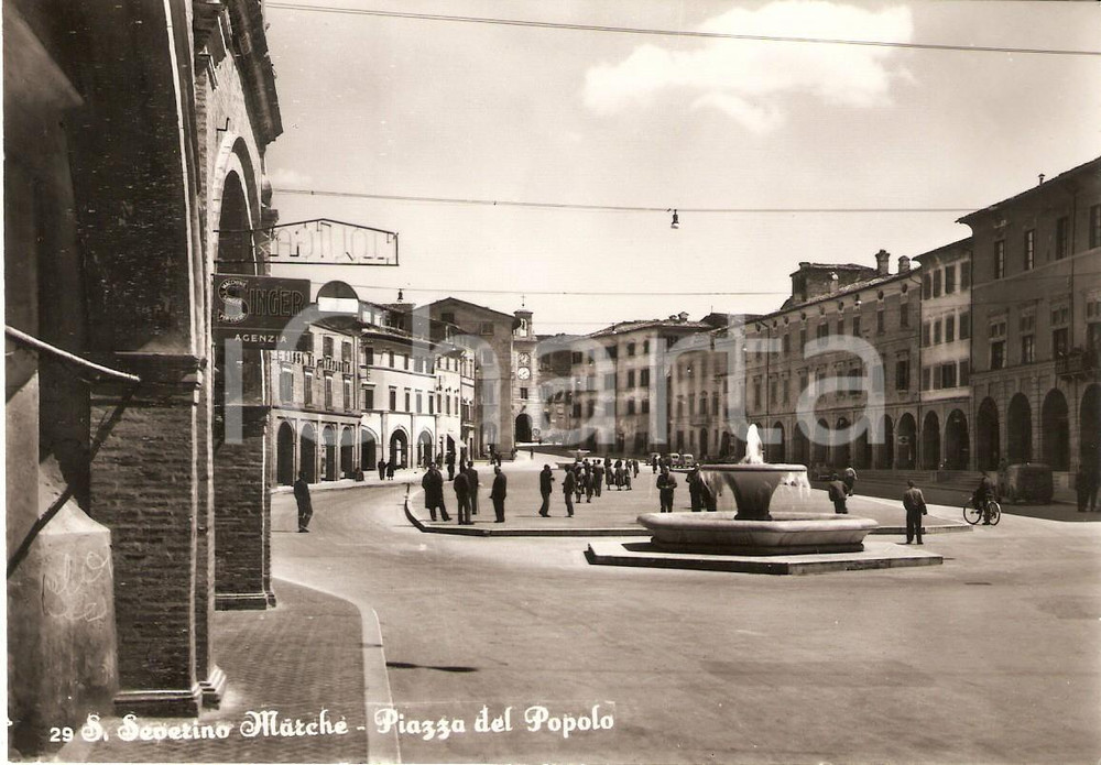 Cartolina originale da collezione 1955 SAN SEVERINO MARCHE Piazza del Popolo e agenzia SINGER Cartolina FG NV 1