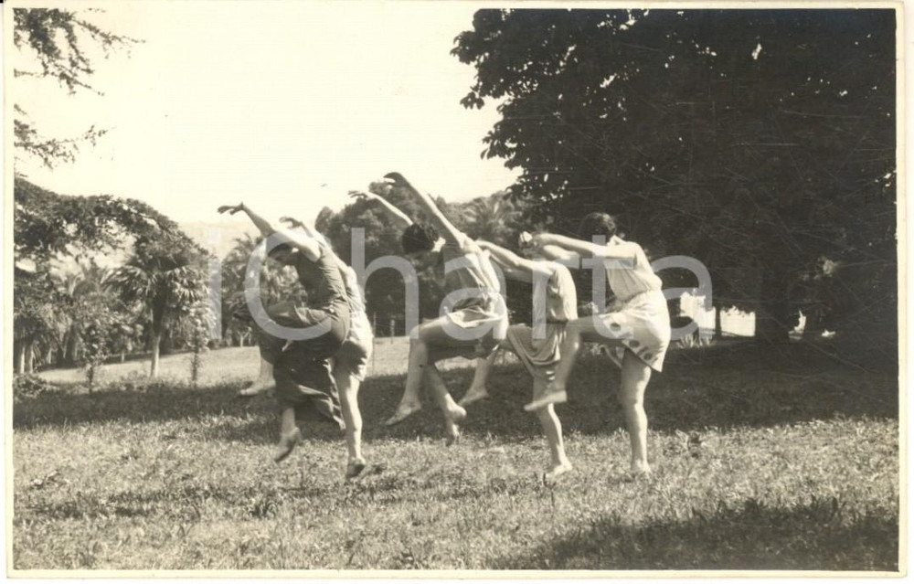 Fotografia d epoca originale 1940 ca GENOVA DANZA Coreografia di Tusnelda RISSO in un parco Foto CONTERI 1