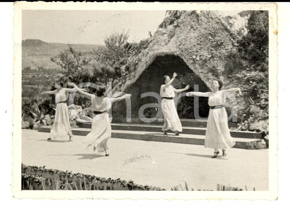 Fotografia d epoca originale 1940 ca SICILIA ? DANZA Una coreografia di Tusnelda RISSO Foto 13x9 cm 1