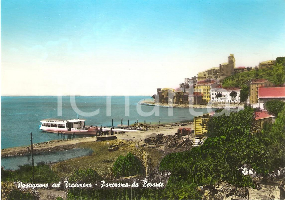Cartolina originale da collezione 1955 ca PASSIGNANO AL TRASIMENO PG Panorama con battello Cartolina FG NV 1