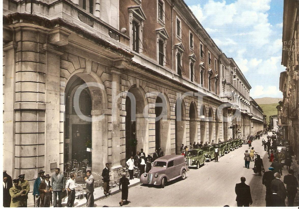 Cartolina originale da collezione 1950 ca L AQUILA Auto in colonna in Corso Vittorio Emanuele Cartolina FG NV 1
