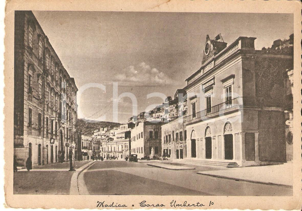 Cartolina originale da collezione 1935 ca MODICA RG Corso Umberto I con pompa di benzina Cartolina FG NV 1