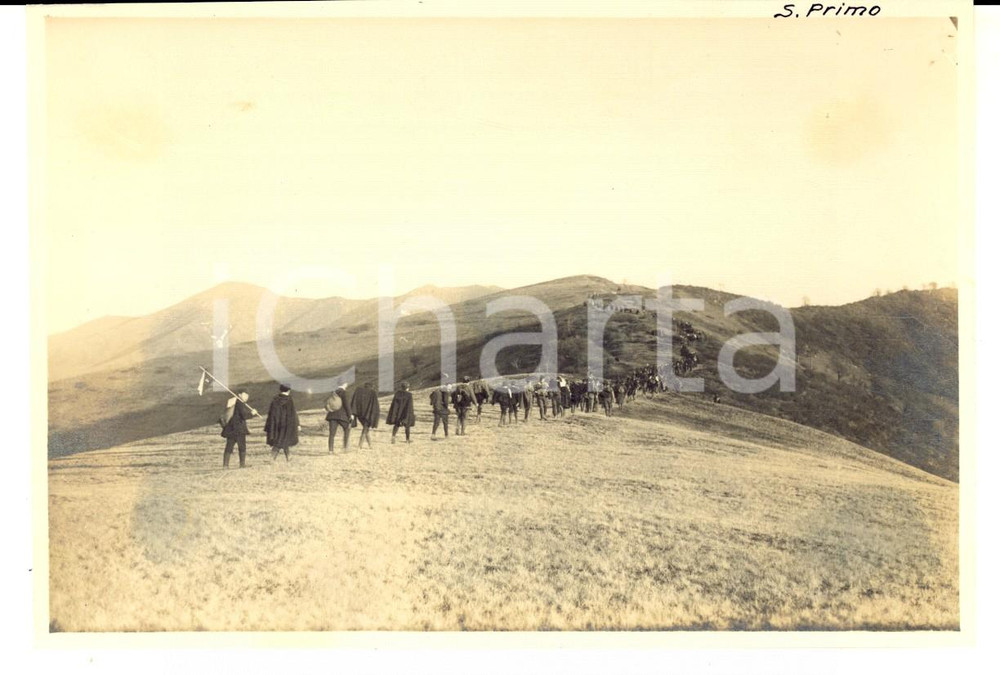 Fotografia d epoca originale 1917 MONTE SAN PRIMO Giovani escursionisti verso la vetta  Foto VINTAGE 16x10 1